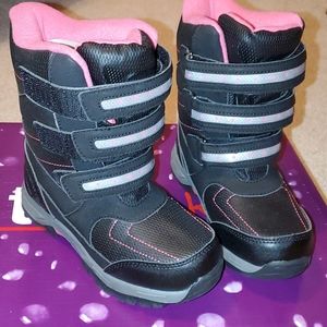Childrens Totes snow boots